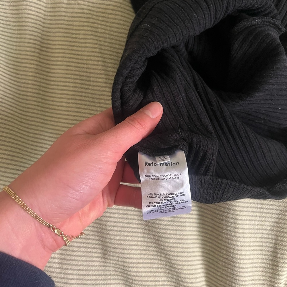 REFORMATION Mock Neck Ribbed Crop Tank - Picture 4 of 6